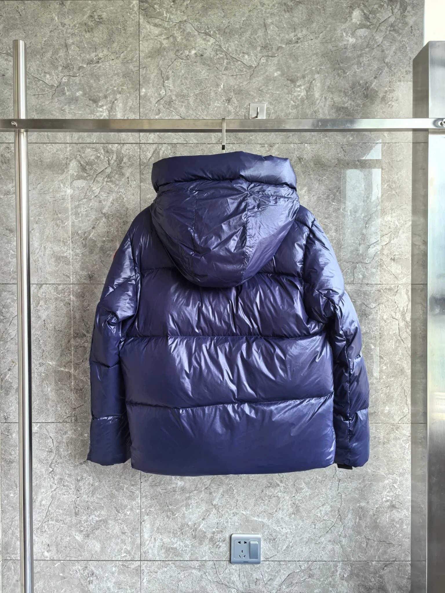 P760 2252M Crofton Puffer Unisex Jacket Down Jacket. Color: dark blue with red label. Size: S M L XL XXL.